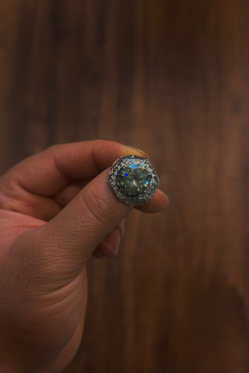 طلعلع عالی نگین